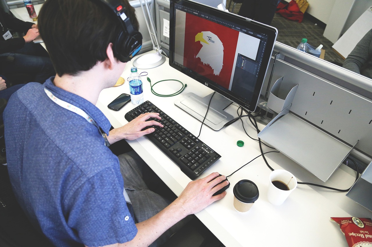Freelancer vs Graphic Design Firm: Which One Should You Hire? Your Ultimate Guide to Creative Partnerships